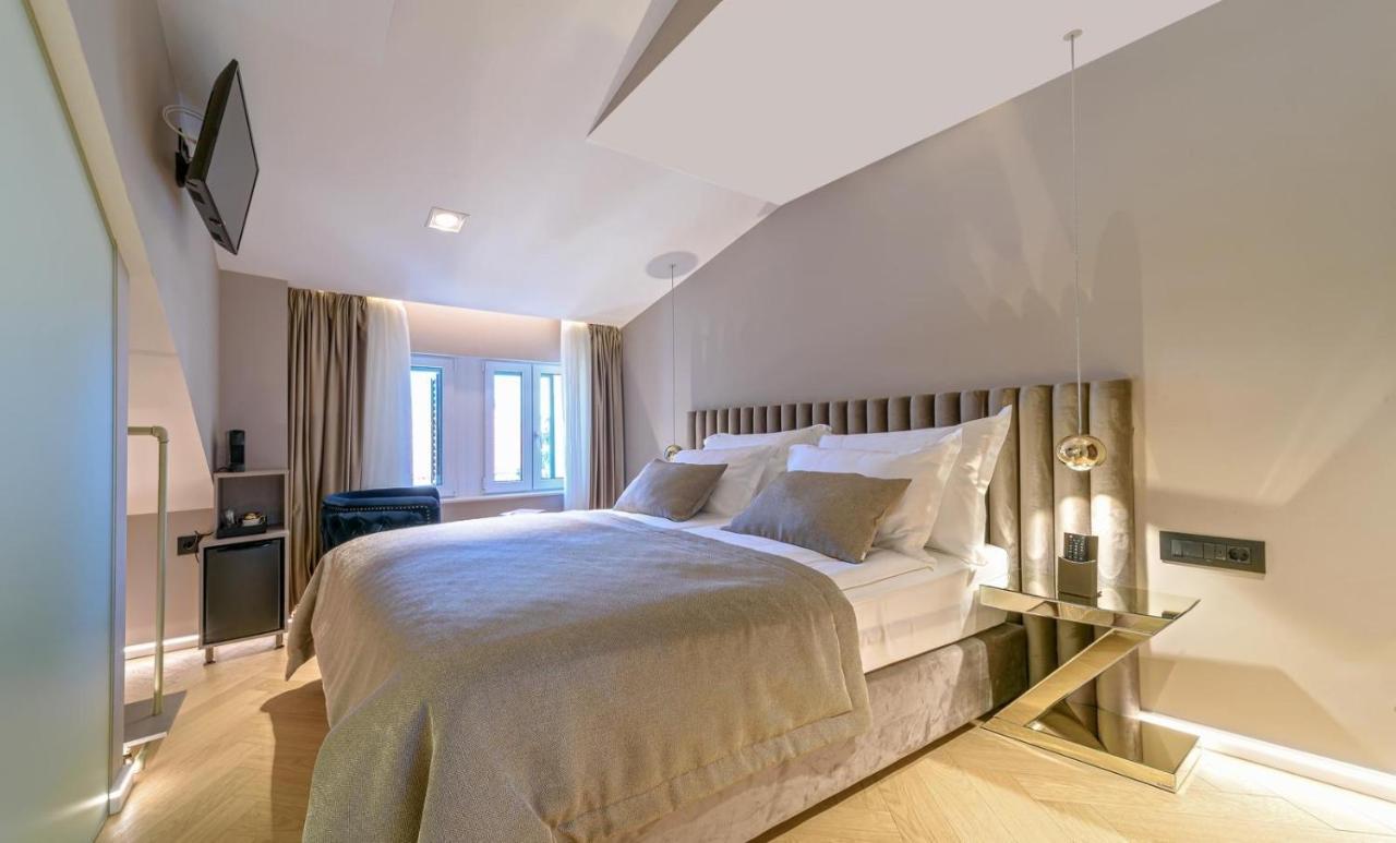 Double Room,1055854726:JPEG