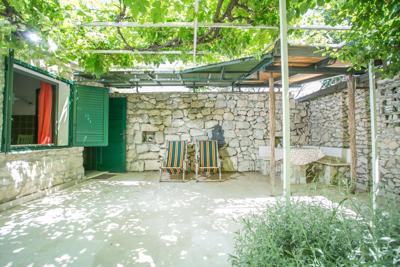 One-Bedroom Apartment Terrace,1589258677:JPEG