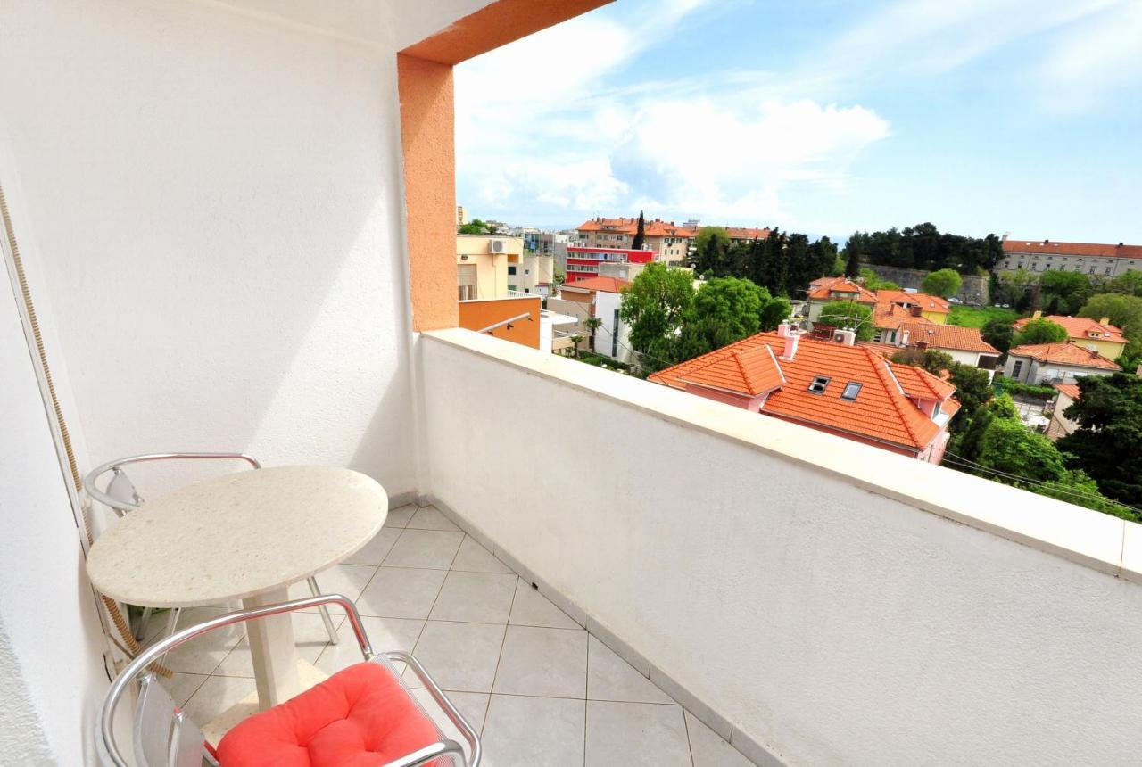 Apartamento de 2 dormitorios con balcón y vistas al mar