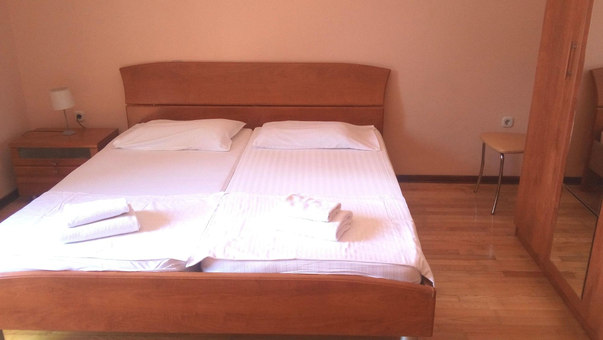 Camera Tripla
