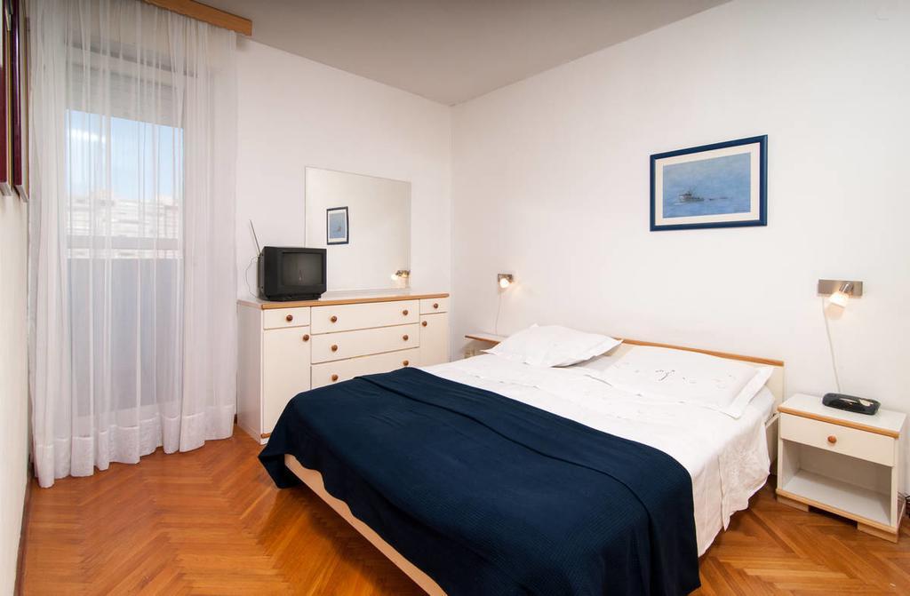 Two-Bedroom Apartment,151621333:JPEG