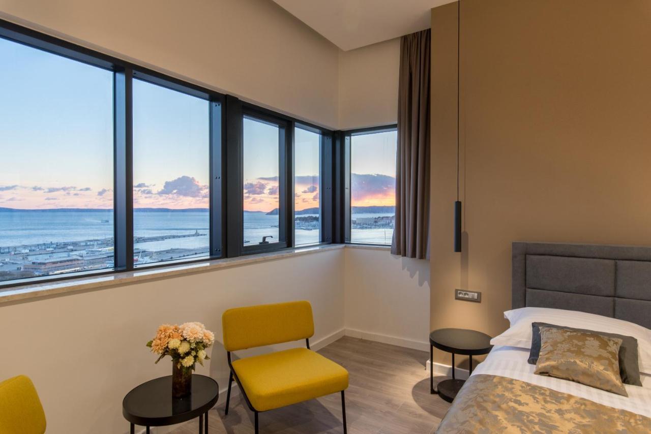 Superior King Room Sea & Old City View,1369112999:JPEG