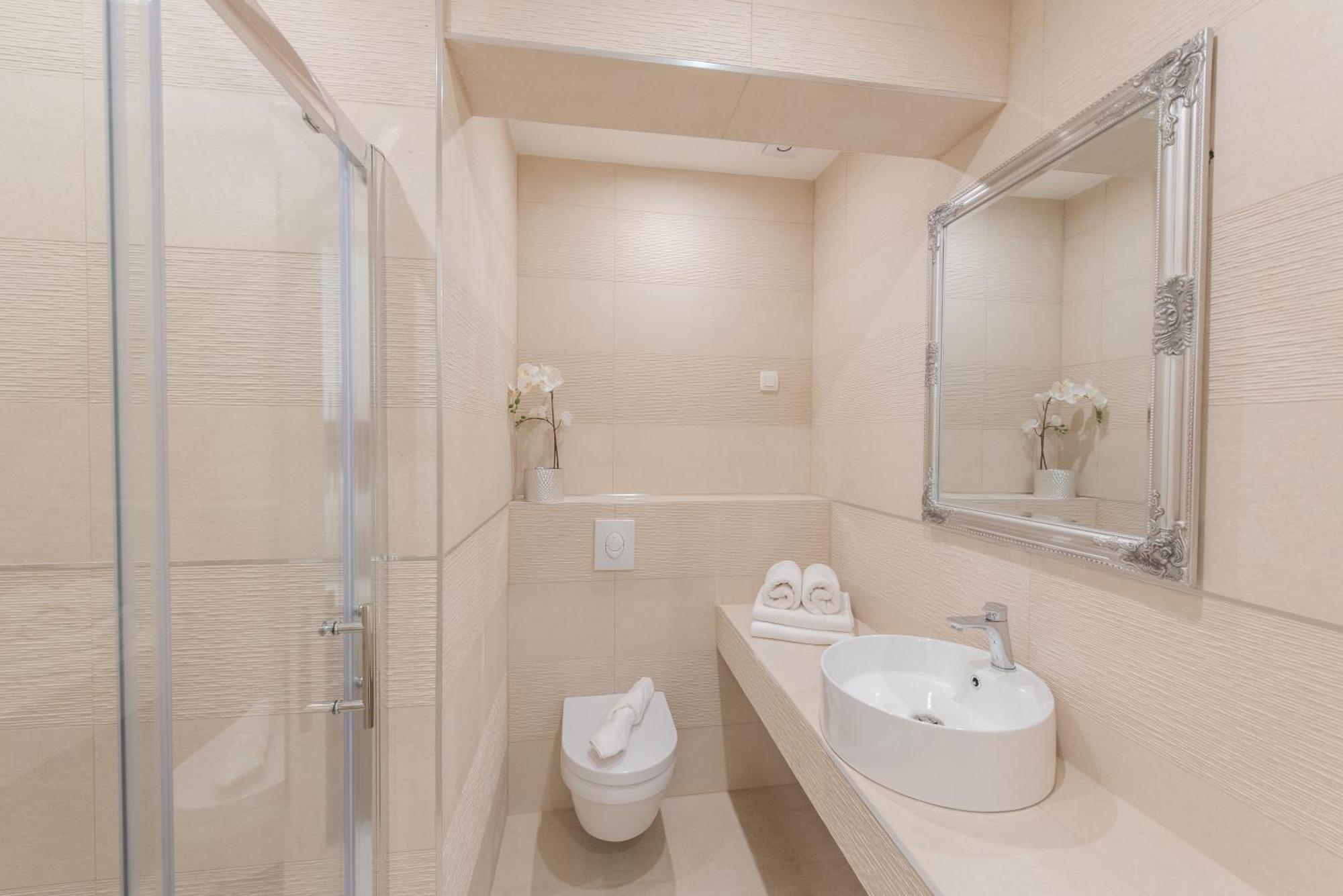 Double Room,1594938726:JPEG