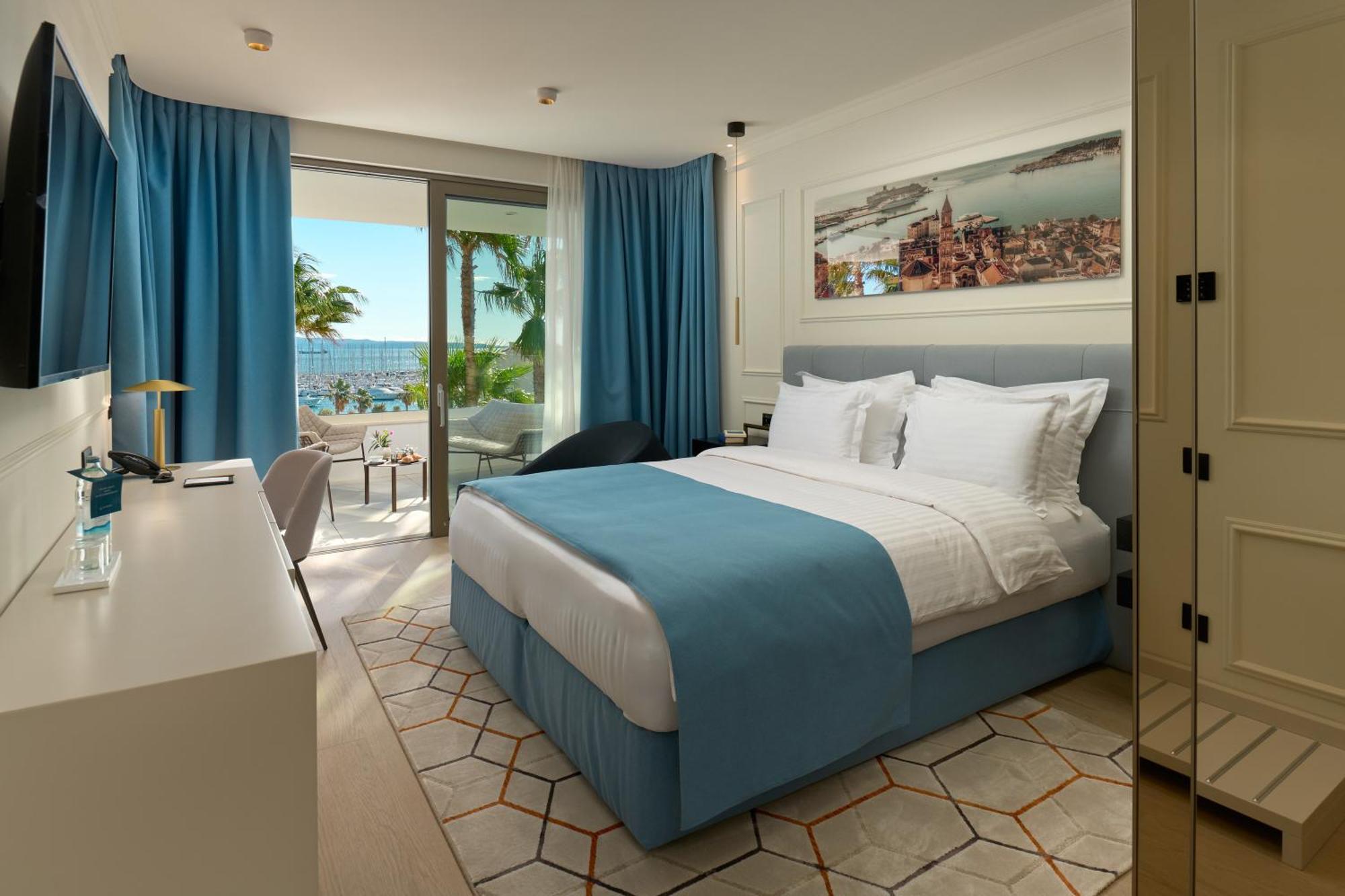 Premium Room with Balcony and Partial Sea View