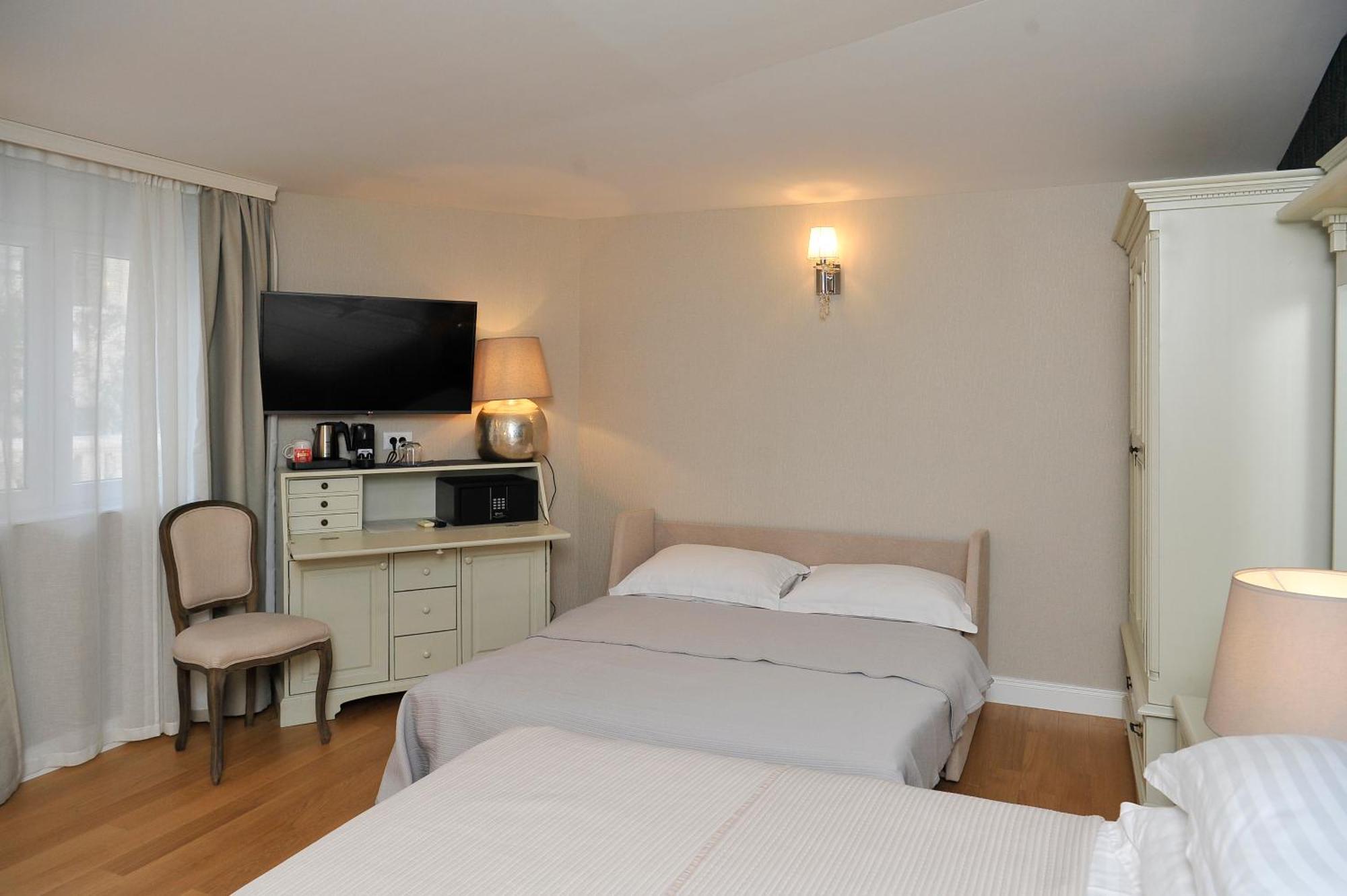 Deluxe Double Room,1584753827:JPEG