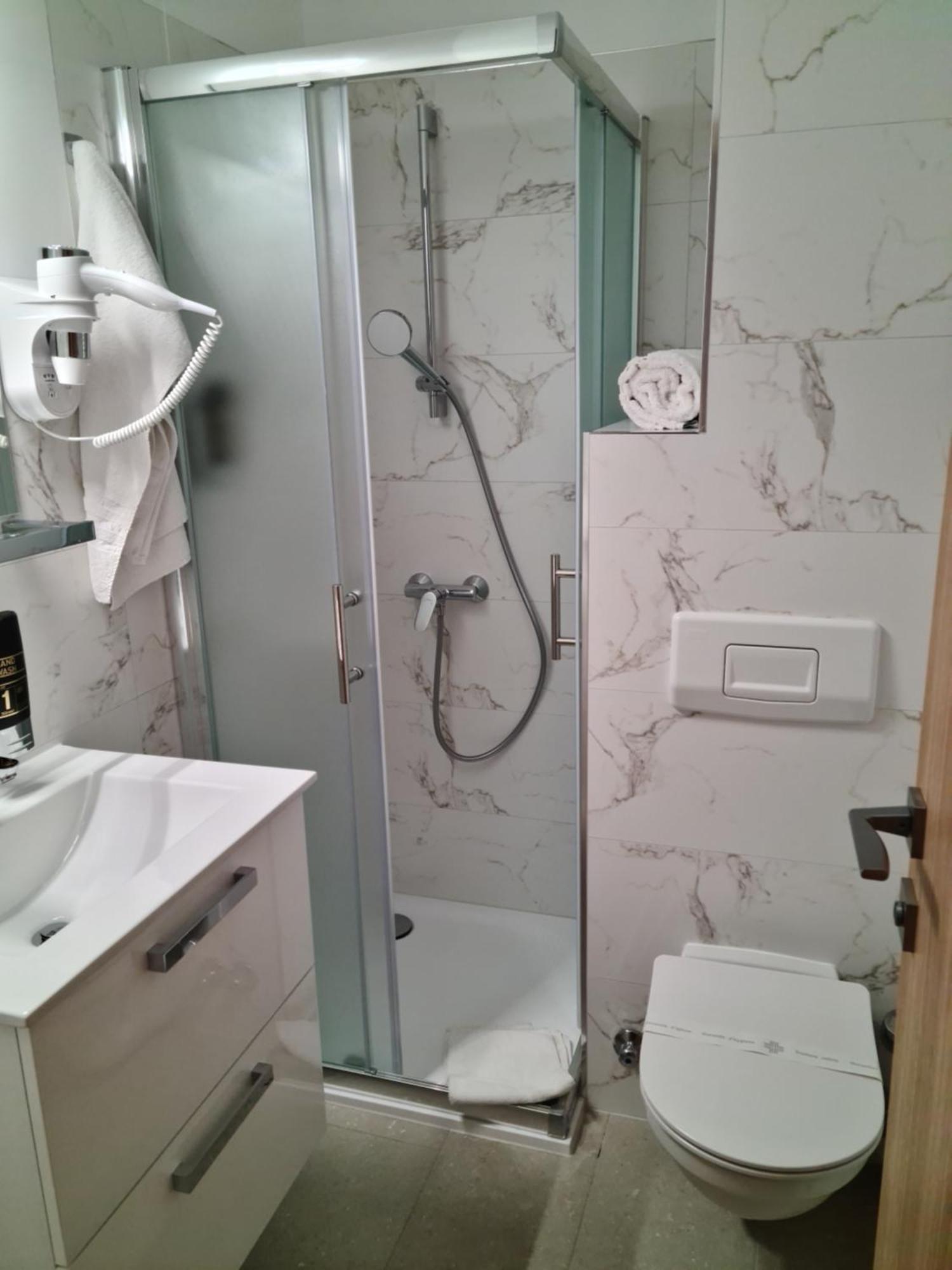 Family Room Bathroom,1673930138:JPEG