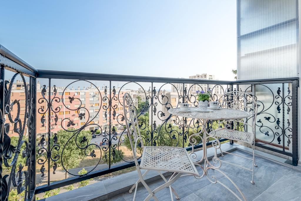 Apartment Balcony,273762681:JPEG