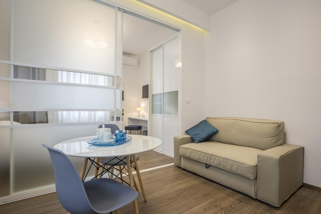 Studio Apartment,331518382:JPEG