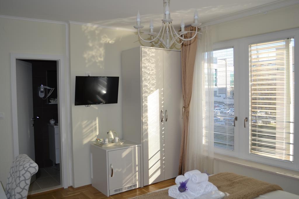 Doppelzimmer mit eigenem Bad (2)