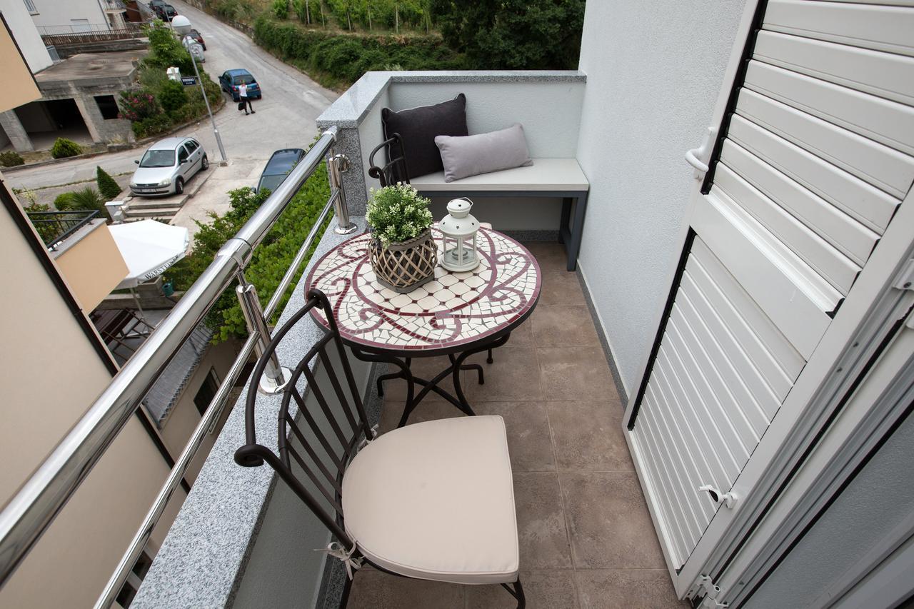 Apartment with Balcony,664234185:JPEG