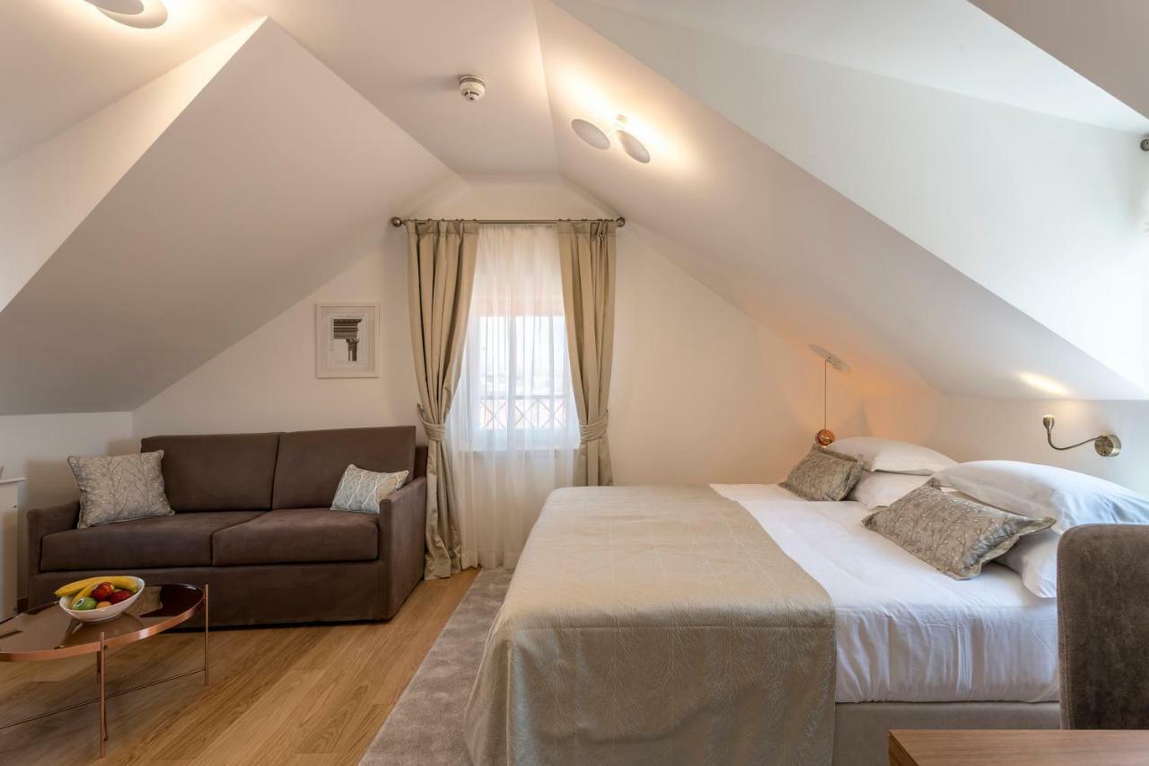 Cosy Loft Double or Twin Room City View,812569434:JPEG