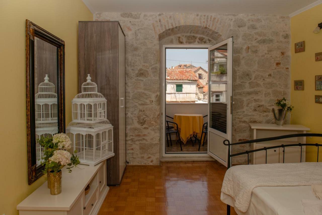 One-Bedroom Apartment,1229606969:JPEG