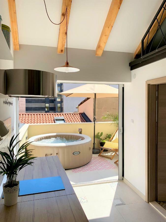One-Bedroom Apartment Hot Tub