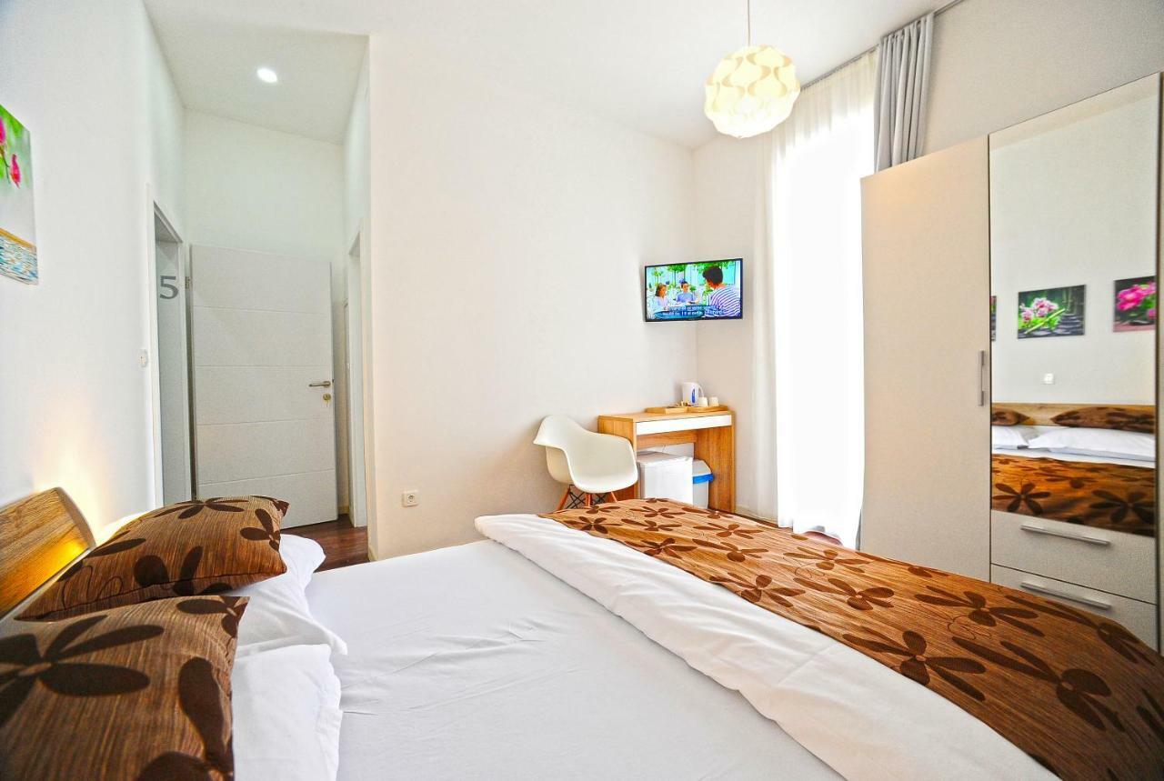 Deluxe Doppel-/Zweibettzimmer mit Balkon