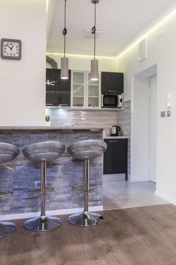 Apartment,859398875:JPEG