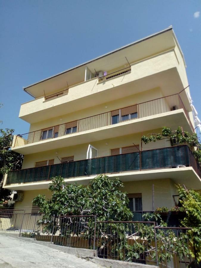 Apartment Balcony,883390063:JPEG