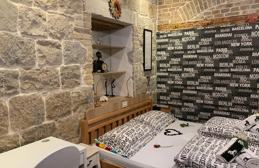 Luxury Art Room-1