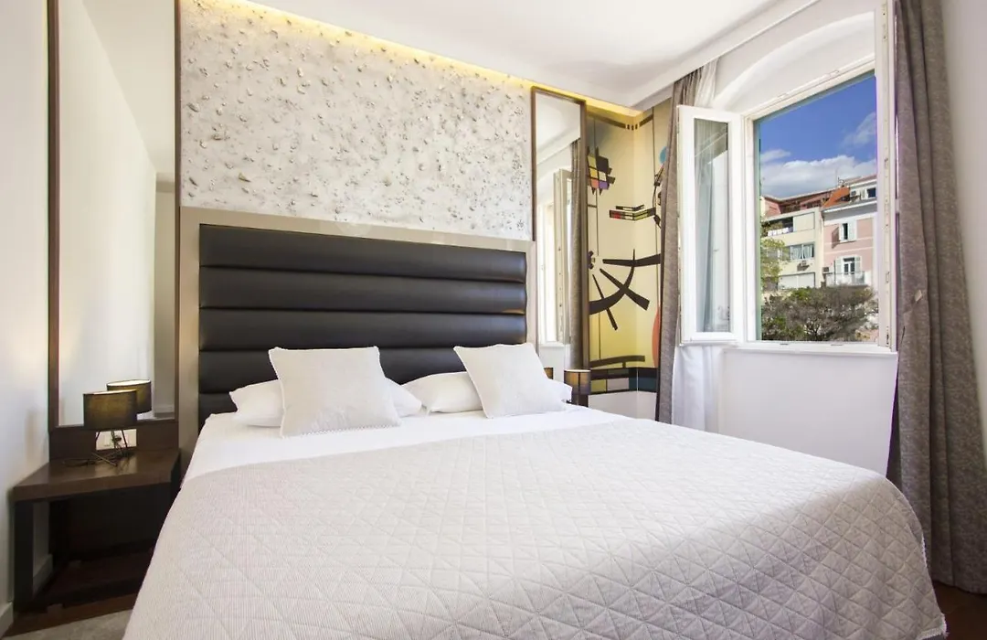 Argentum Luxury Apartment-1