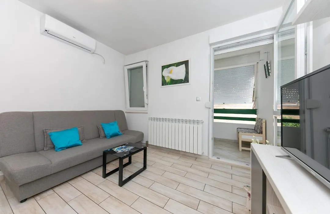 Apartment For 2, Balcony, Wi-Fi, Public Parking, Private Entrance-1