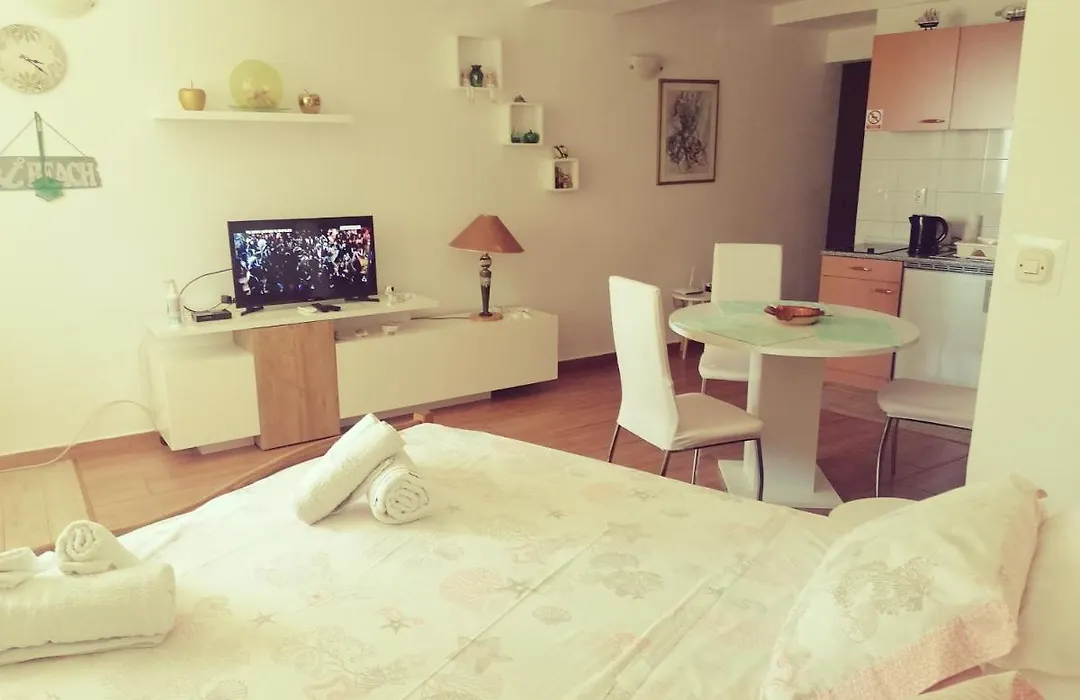 Apartment Lju On The Beach-1