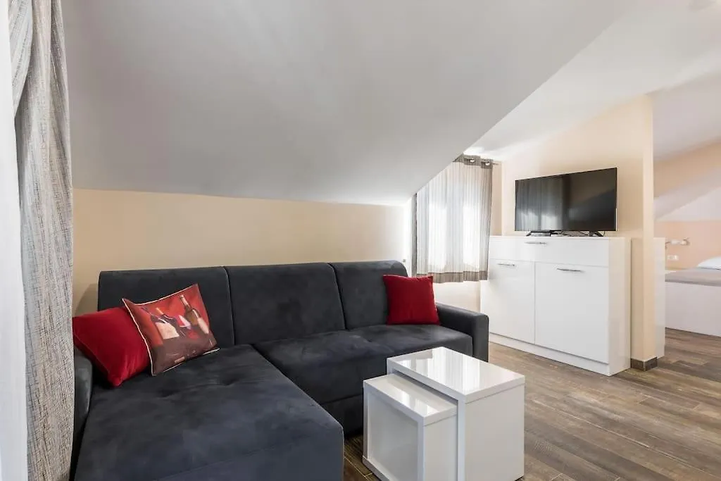 Elegant Residence Rooms&Apartments-1
