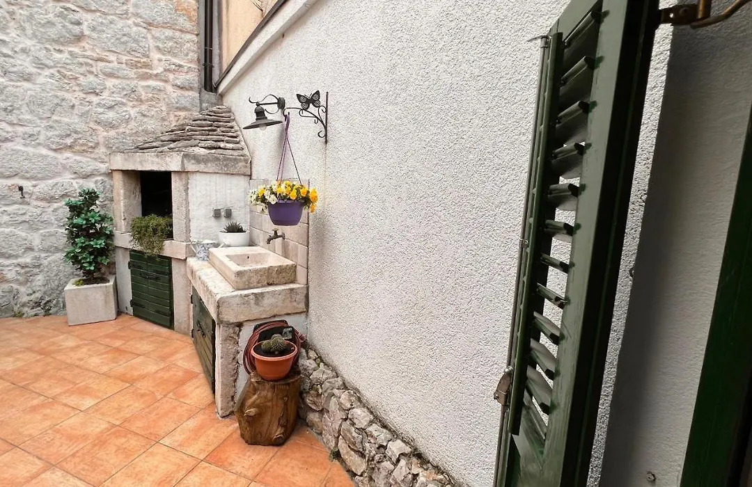 Guesthouse F-1