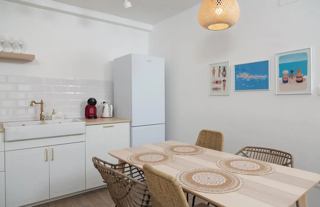 Sun And Sea Deluxe Apartments-1