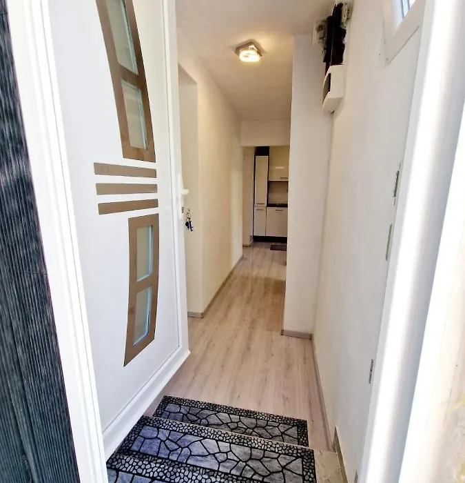 Split Apartment-1
