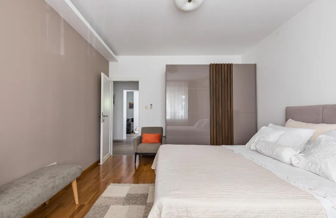 Top Location Apartment "Park"-1