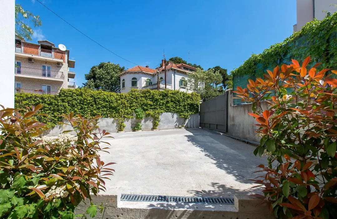 Apartment Nives In The City Center - Free Parking-1