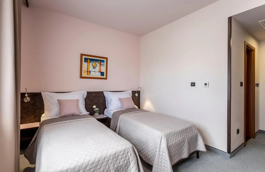 Hotel As-1