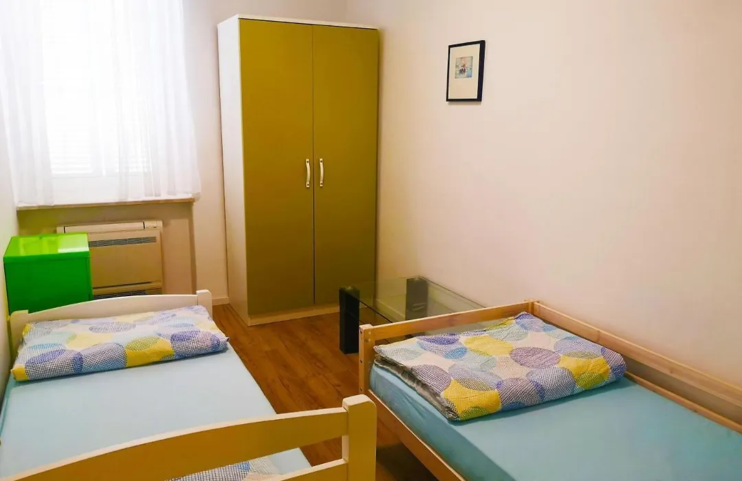 Spring Rooms Split-1