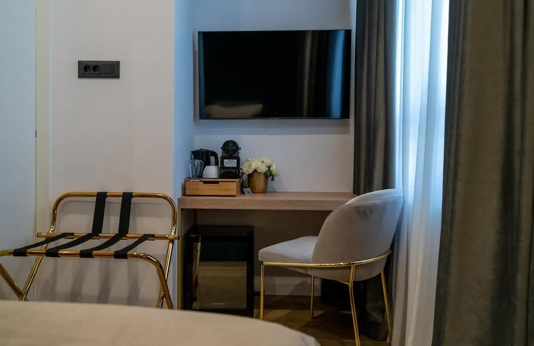 Amelie Luxury Rooms 1-1