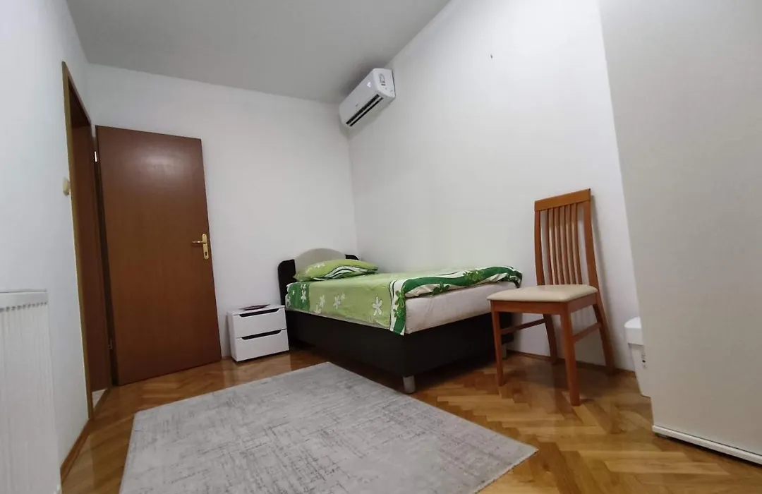 "Idea" Room With Free Parking-1