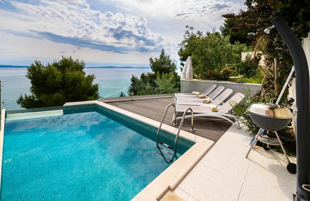 Gallery Luxury Suites & Rooms-1