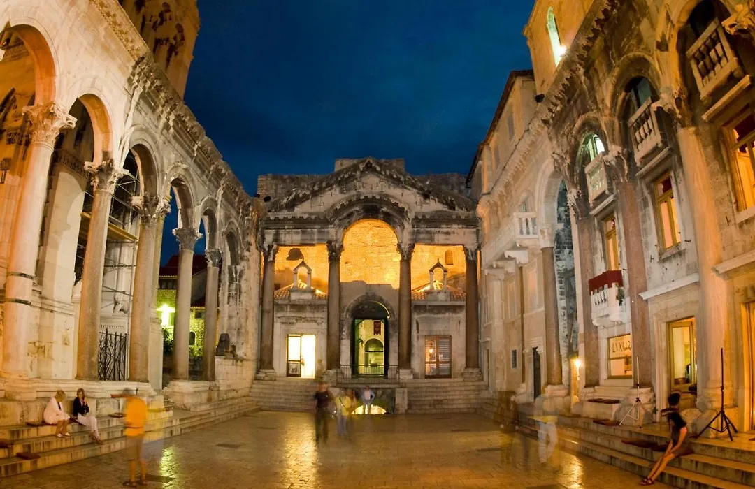 Campanello Apartment Near Bacvice Beach-1