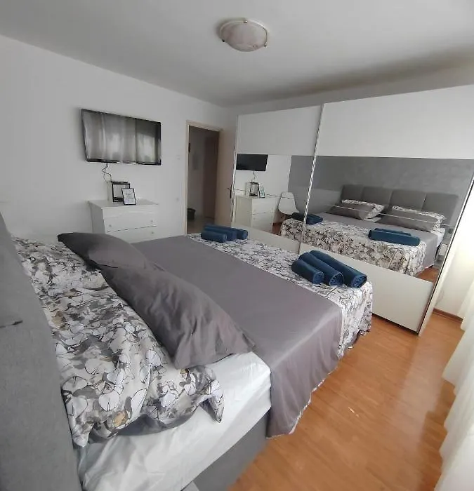 Apartment Sea Queen Split-1