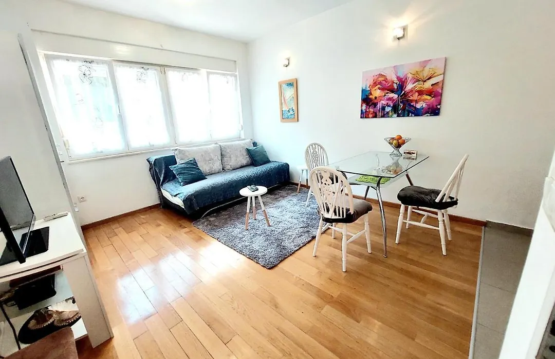 Apartment Divas Split-1