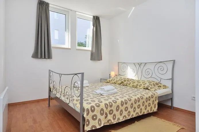 Adriatic Queen Rooms And Apartments-1
