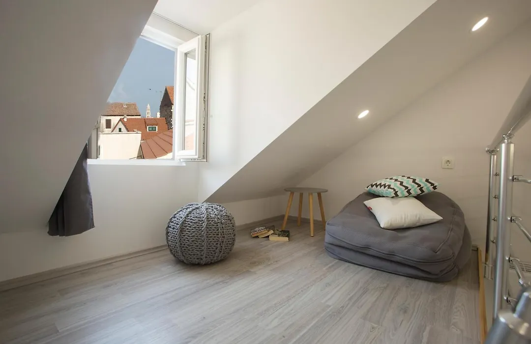 Central Old Town Rooms 1-1