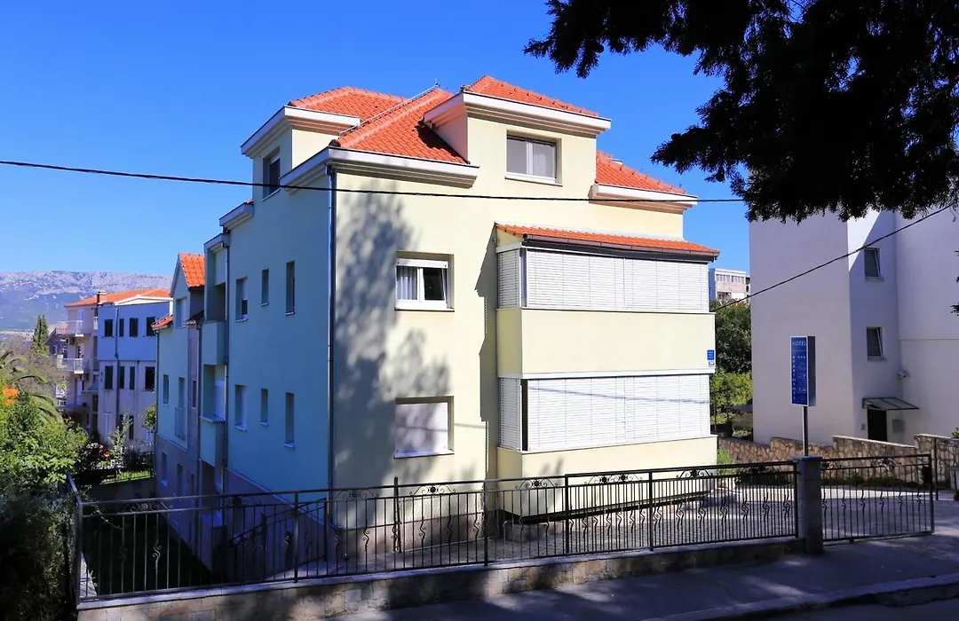 Apartments And Rooms With Parking Space Split - 11623-1