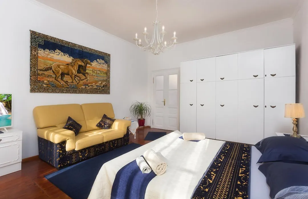 Room "Ezekiel, Royal Blue Suite-1