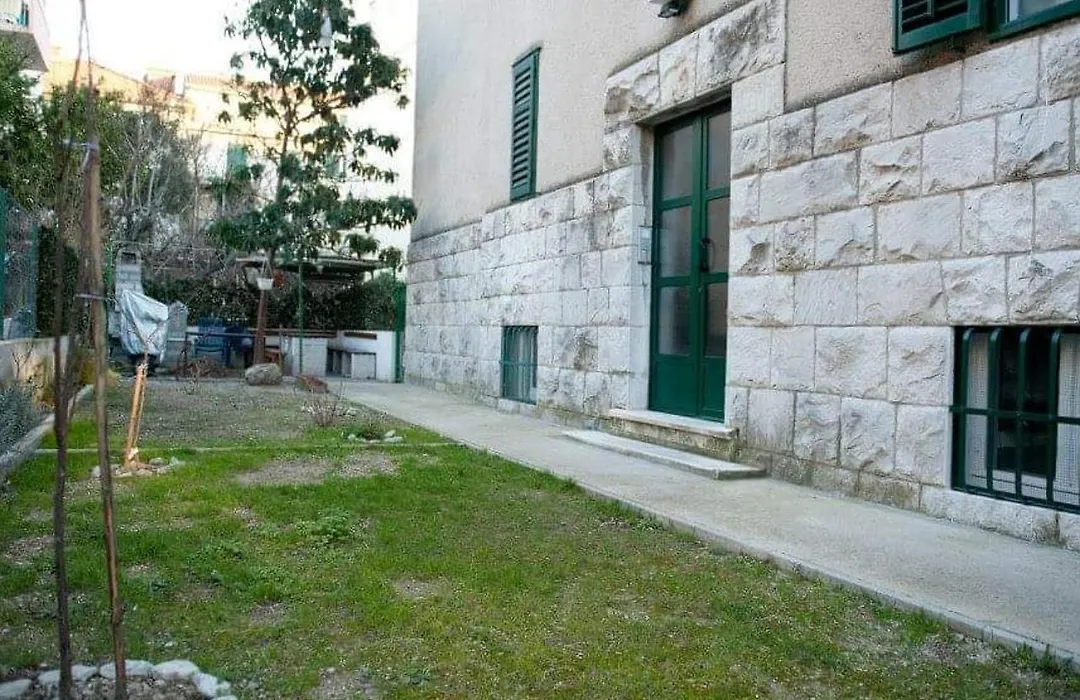 Apartment Lina Near Beach&Old Town-1