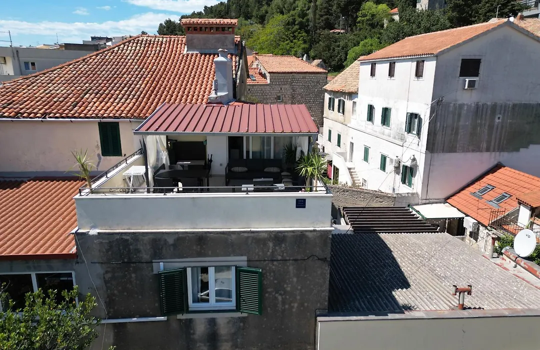 Prime Location Penthouse Apt With A Large Terrace-1