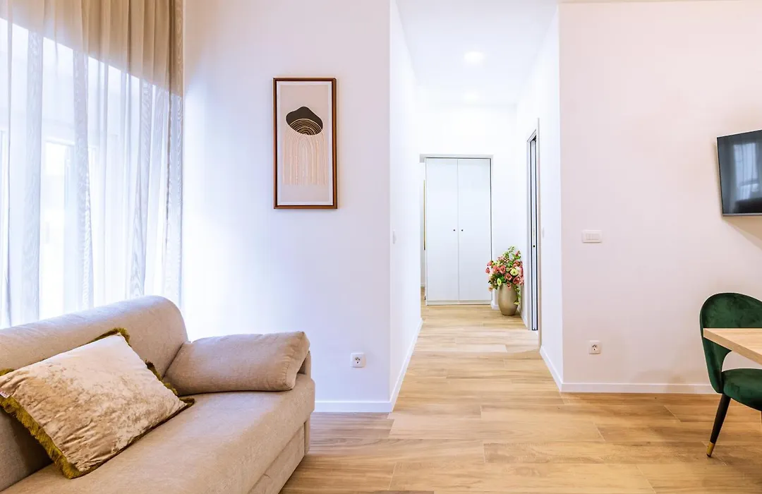 Luxury 2 Bedroom-2 Bathroom Apartment With Rooftop Terrace & Luxury Studio App-1