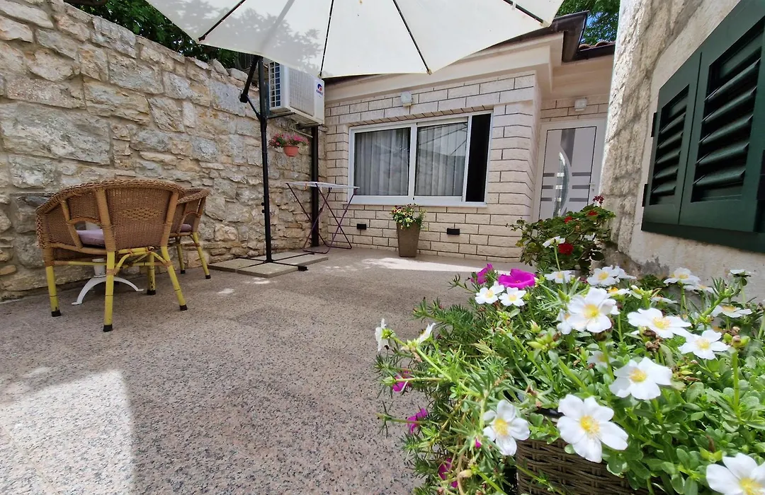 Apartment And Room Nona Stella-1