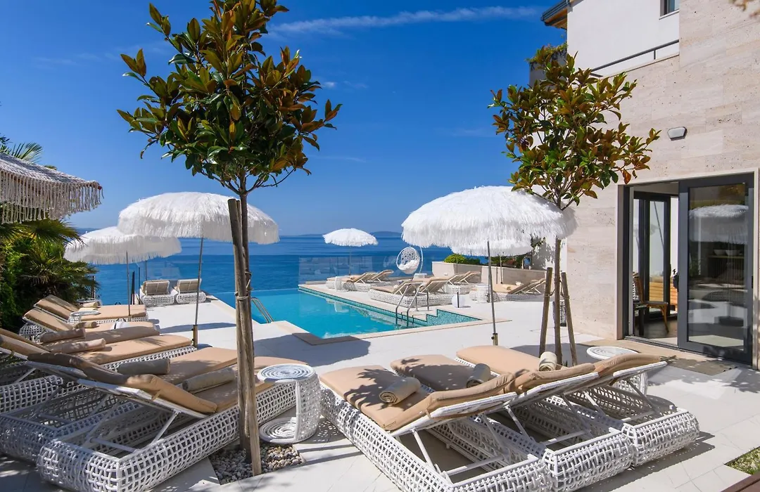 Gallery Luxury Suites & Rooms-Only Adults-1