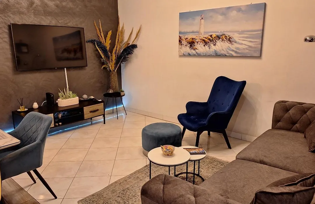 Spacious Apartment Center-1