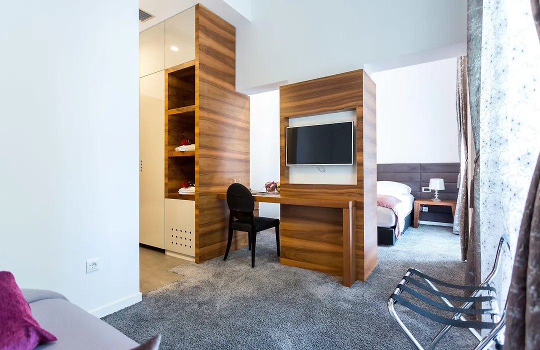 Starlight Luxury Rooms-1