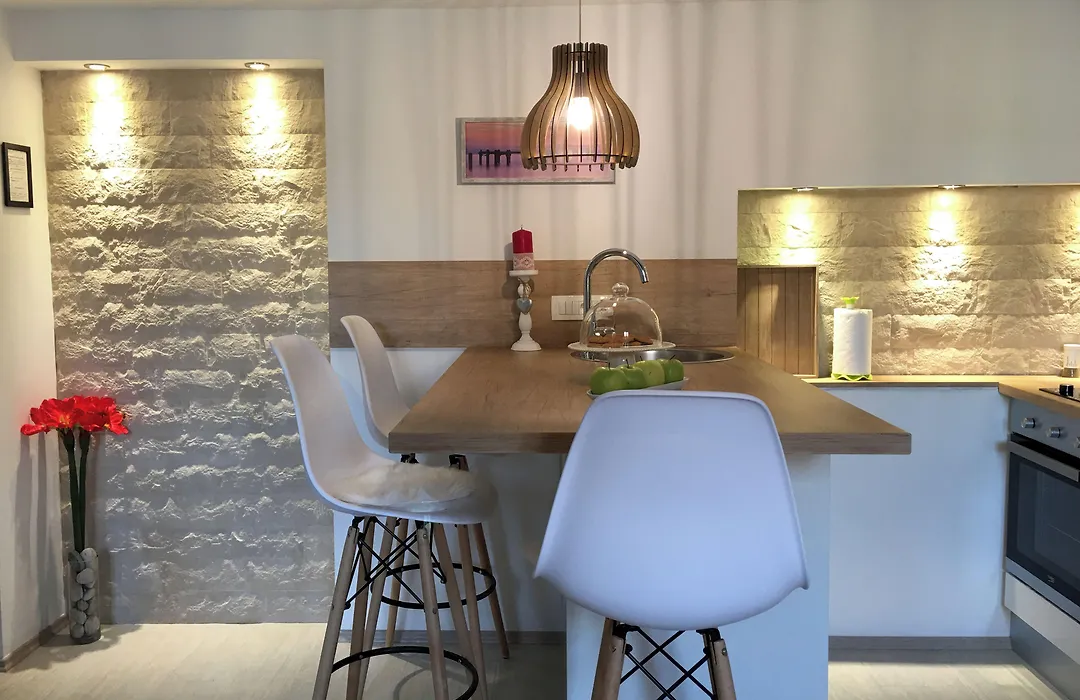 Rooms And Apartments Paese-1